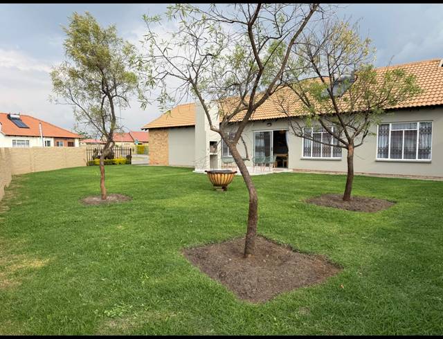 3 BEDROOM TOWNHOUSE FOR SALE IN WATERKLOOF EAST
